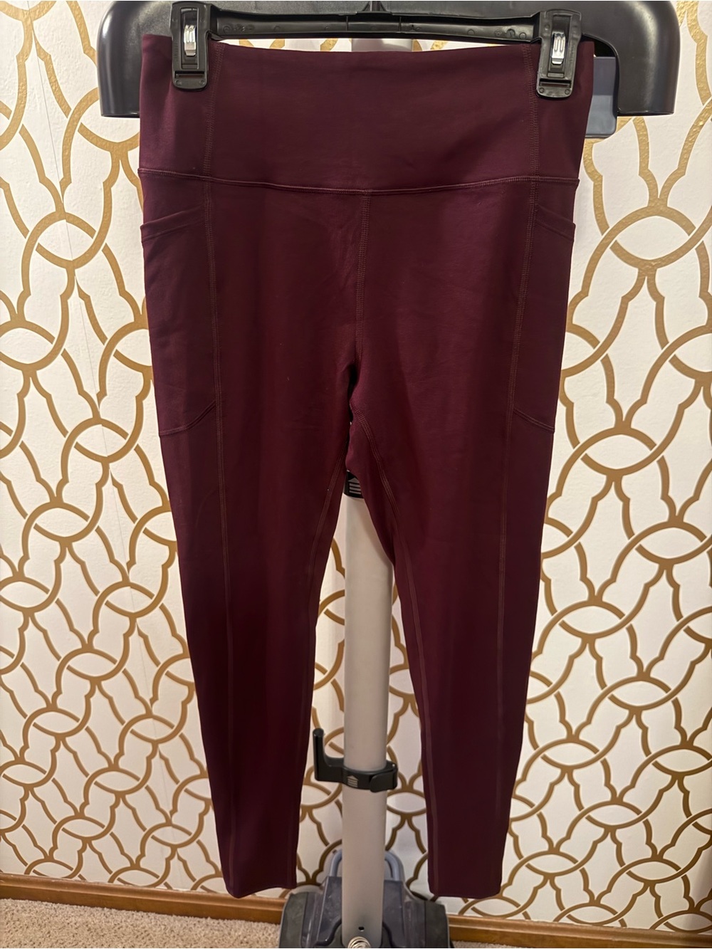 Victoria Secret High-Waist Burgundy Active Leggings size 8
